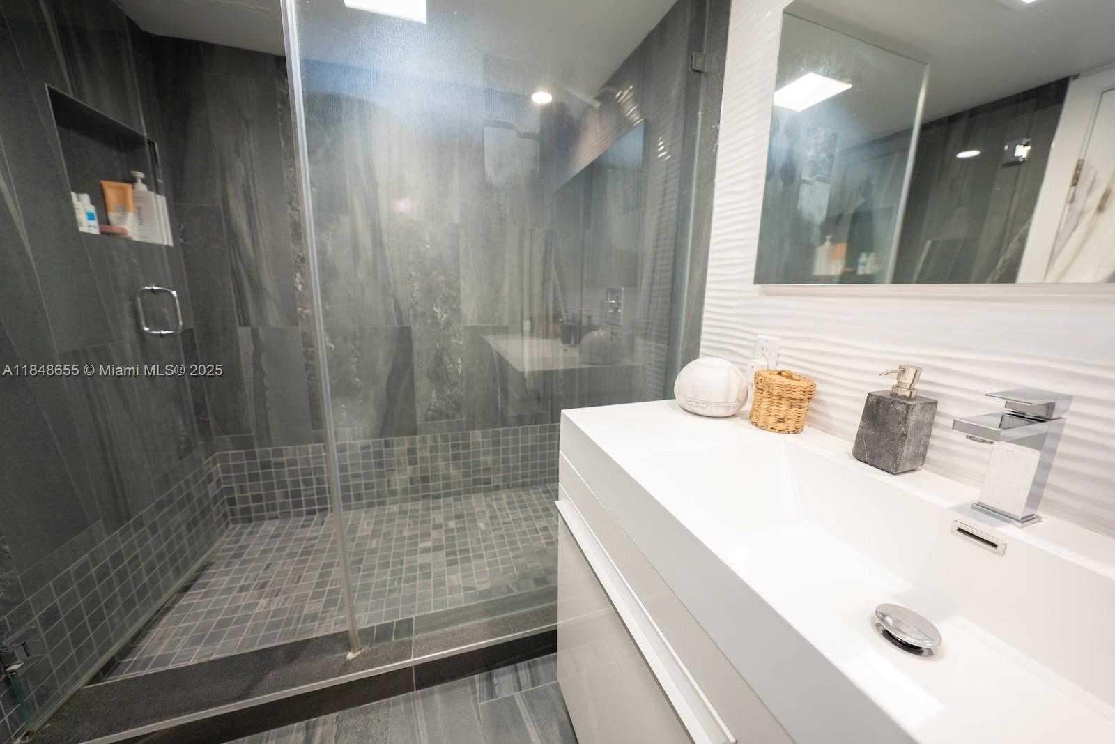 Small Image of 7872 SOUTH WEST 102ND LN, Miami Number 16