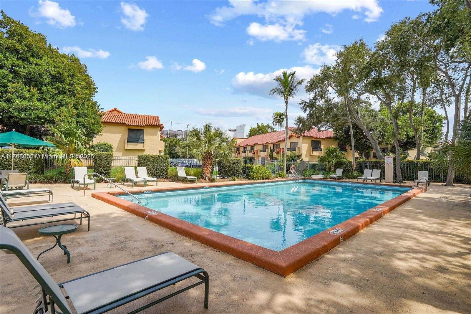 Small Image of 7872 SOUTH WEST 102ND LN, Miami Number 23