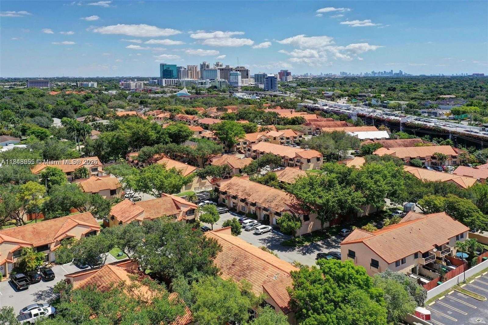 Small Image of 7872 SOUTH WEST 102ND LN, Miami Number 25