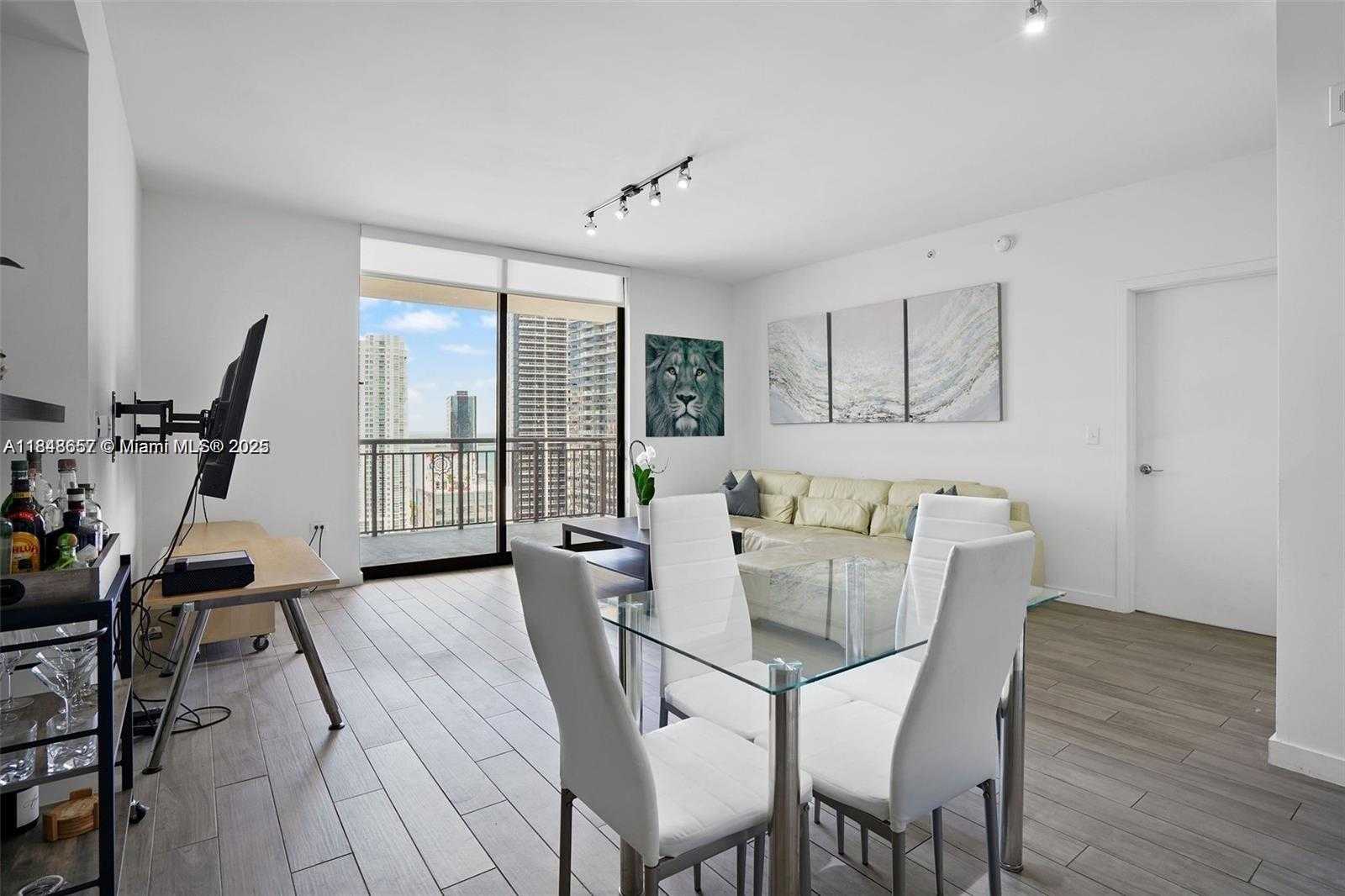 Small Image of 999 SOUTH WEST 1ST AVE #2717, Miami Number 4