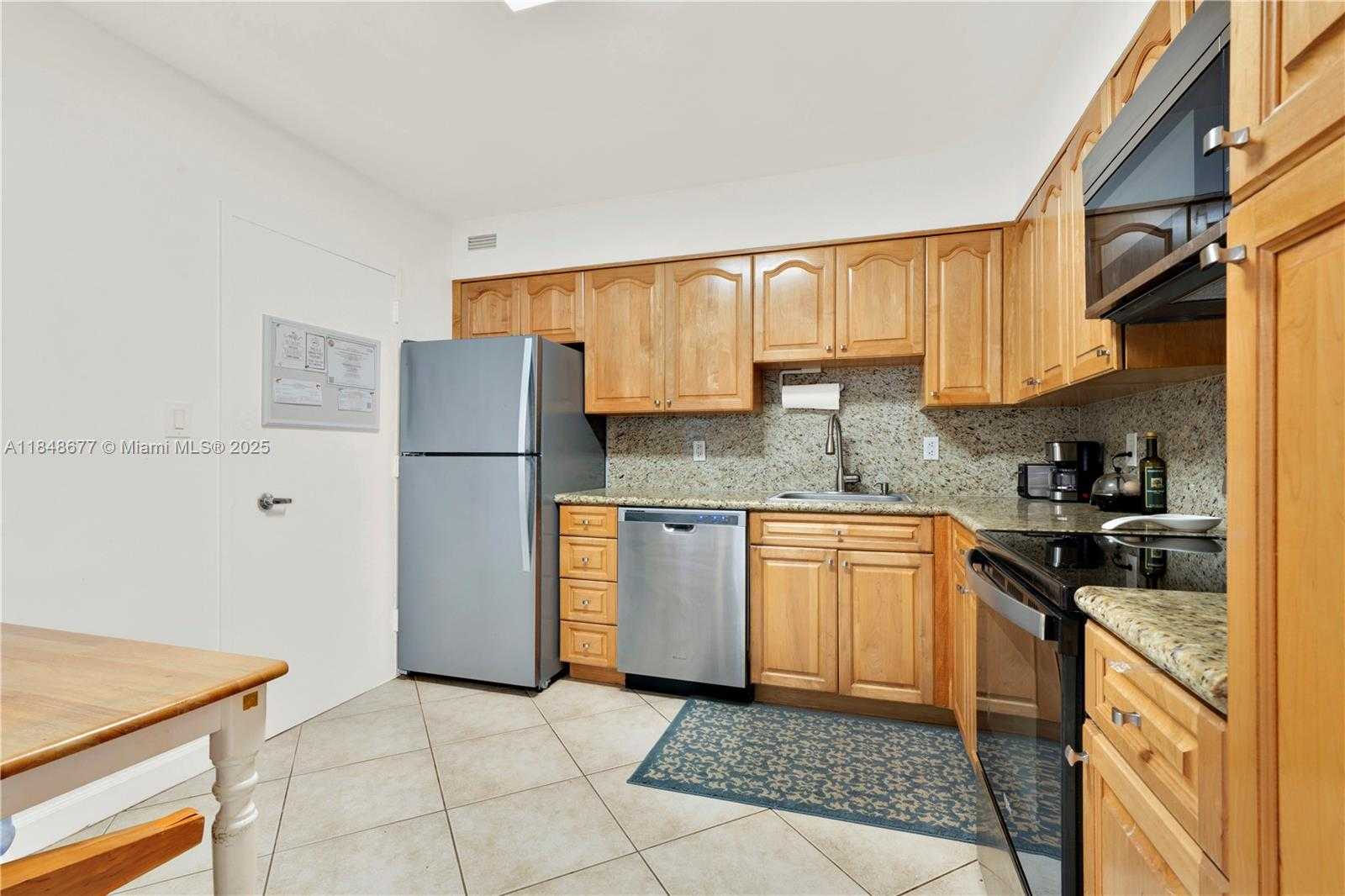 Small Image of 5161 COLLINS AVE #1110, Miami Beach Number 10