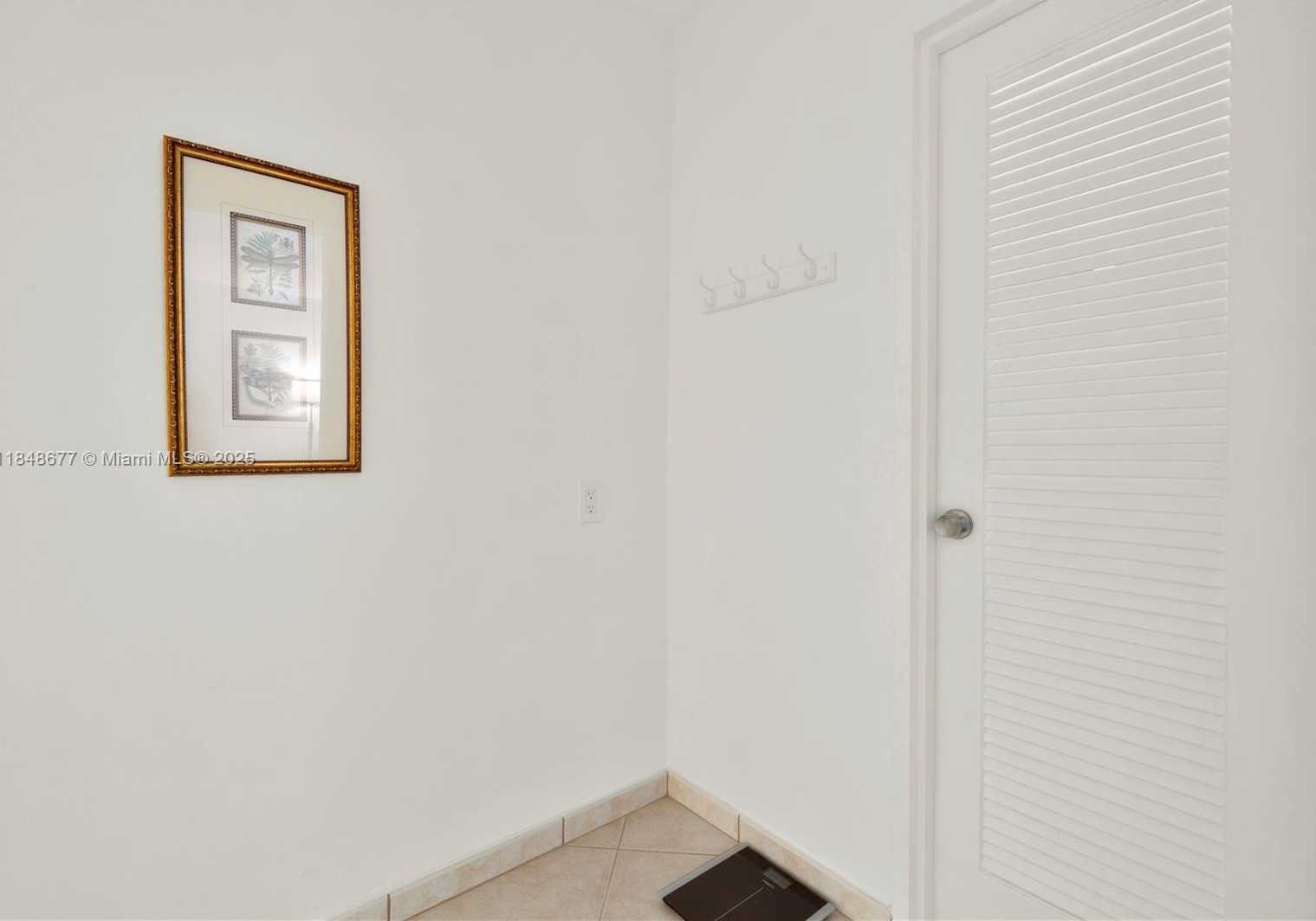 Small Image of 5161 COLLINS AVE #1110, Miami Beach Number 17