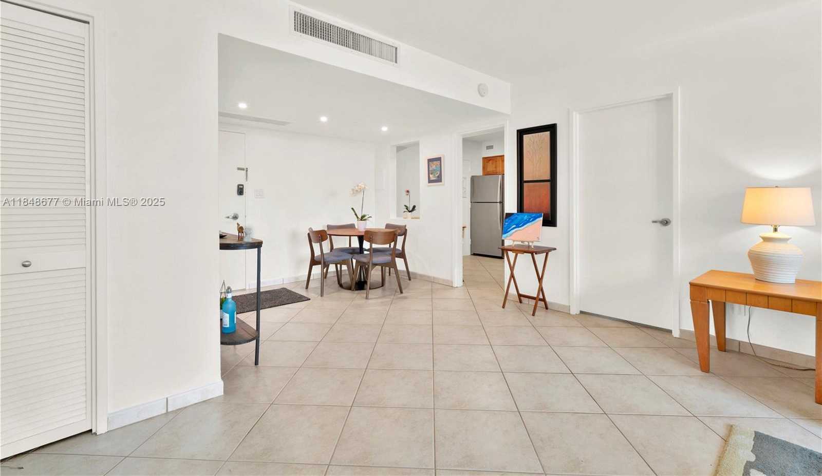 Small Image of 5161 COLLINS AVE #1110, Miami Beach Number 7