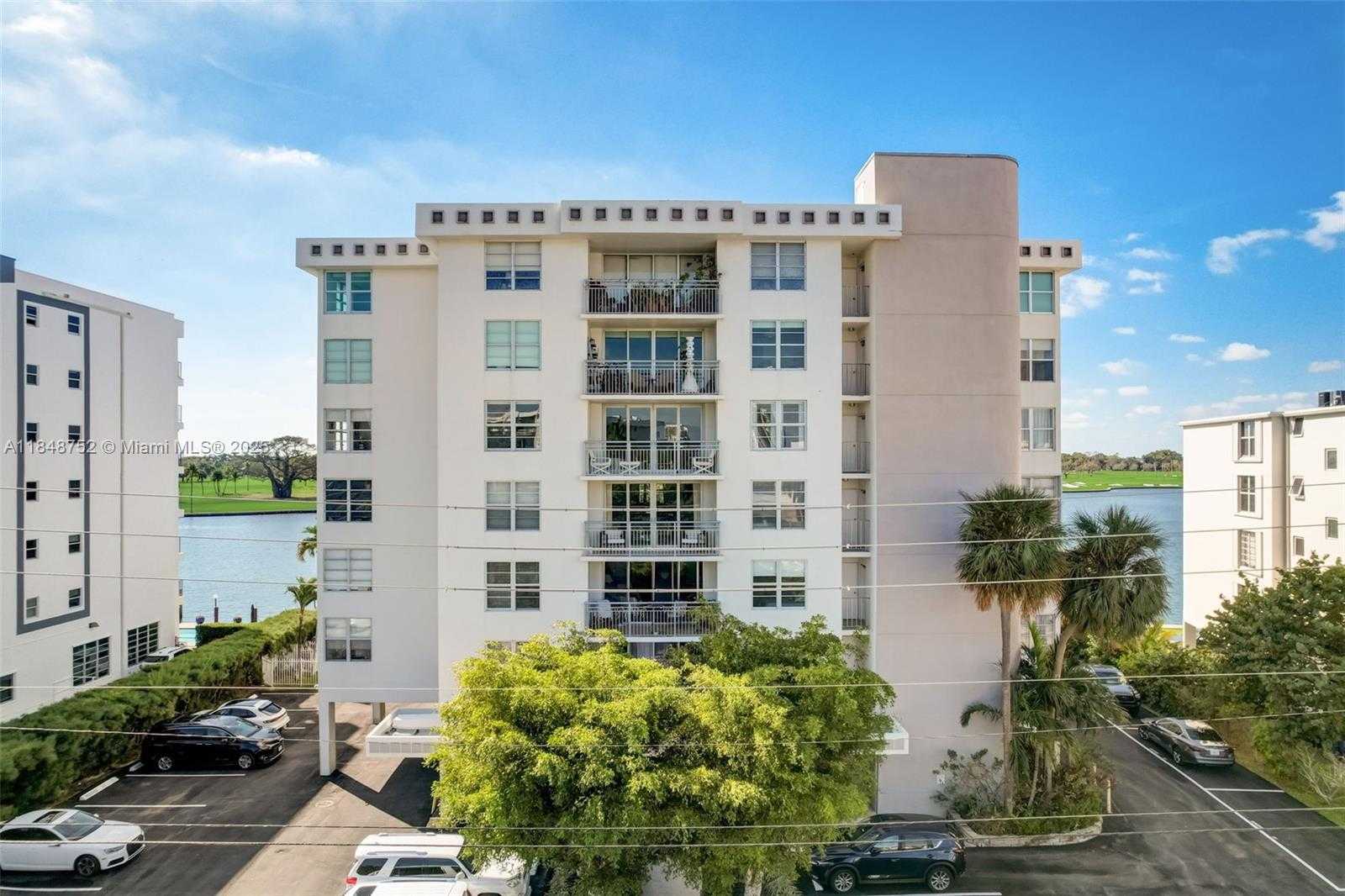Small Image of 9250 WEST BAY HARBOR DR #5D, Bay Harbor Islands Number 4