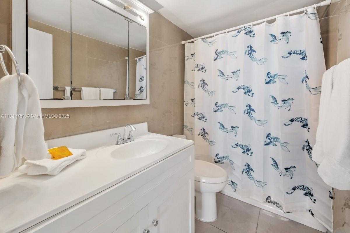 Small Image of 5601 COLLINS AVE #511, Miami Beach Number 15