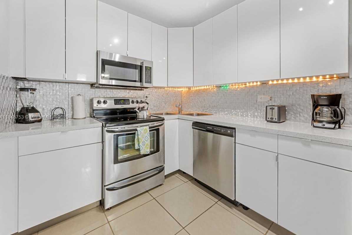 Small Image of 5601 COLLINS AVE #511, Miami Beach Number 16