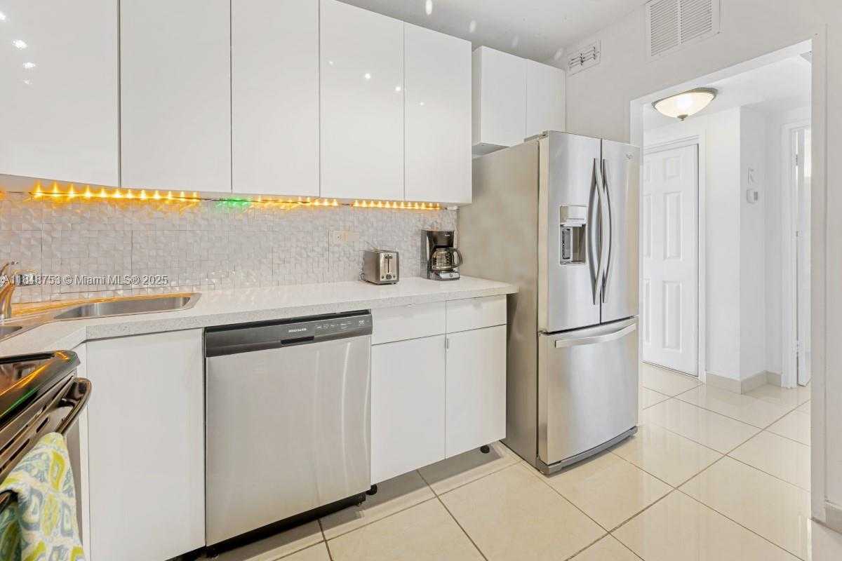 Small Image of 5601 COLLINS AVE #511, Miami Beach Number 18