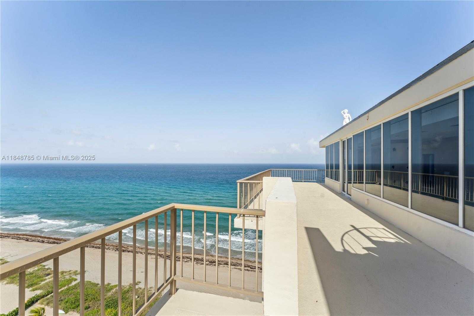 Small Image of 1021 HILLSBORO MILE ##RG, Hillsboro Beach Number 22