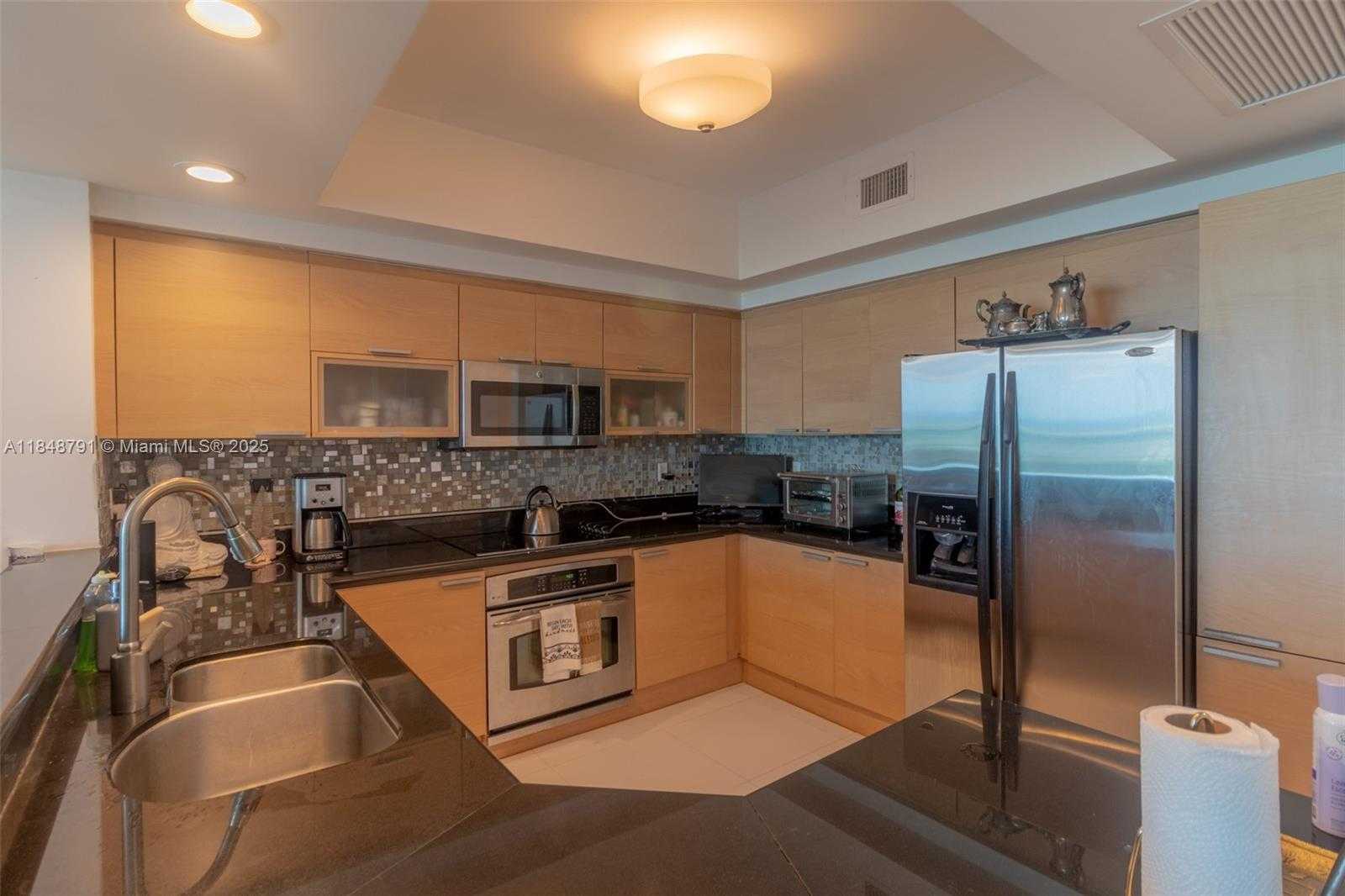 Small Image of 14951 ROYAL OAKS LN #2506, North Miami Number 10