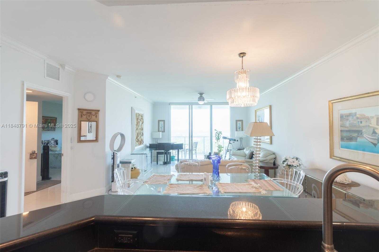 Small Image of 14951 ROYAL OAKS LN #2506, North Miami Number 12