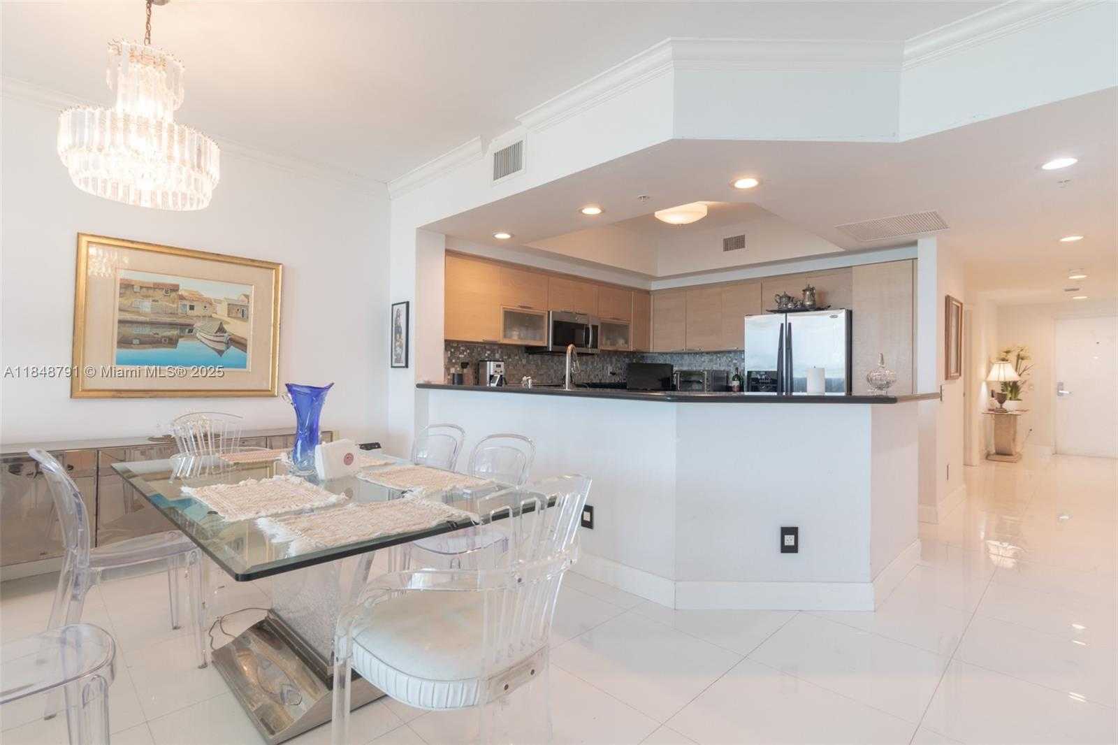 Small Image of 14951 ROYAL OAKS LN #2506, North Miami Number 13