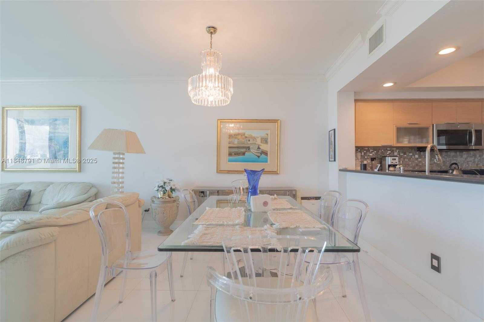Small Image of 14951 ROYAL OAKS LN #2506, North Miami Number 15