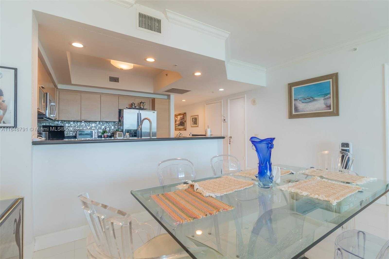 Small Image of 14951 ROYAL OAKS LN #2506, North Miami Number 16