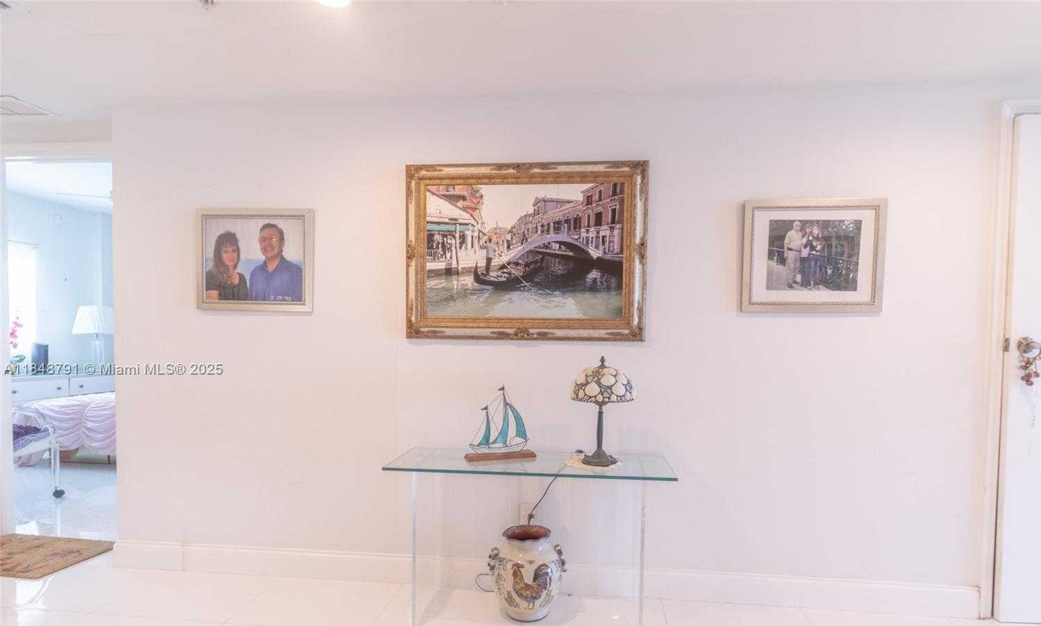 Small Image of 14951 ROYAL OAKS LN #2506, North Miami Number 19