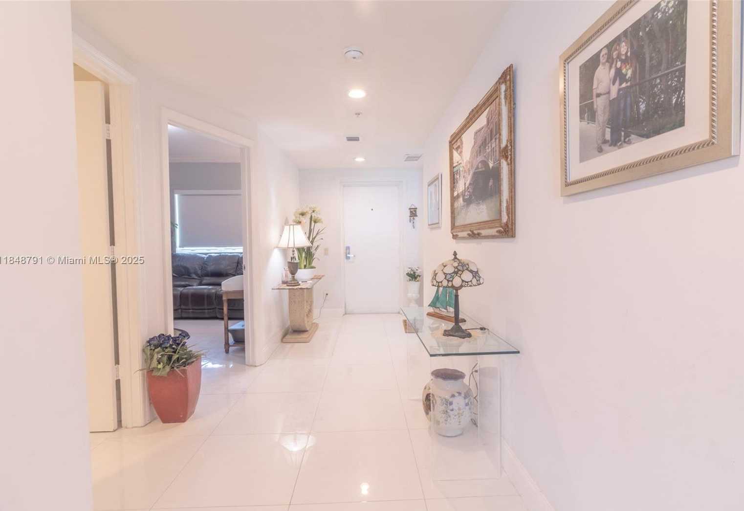 Small Image of 14951 ROYAL OAKS LN #2506, North Miami Number 20