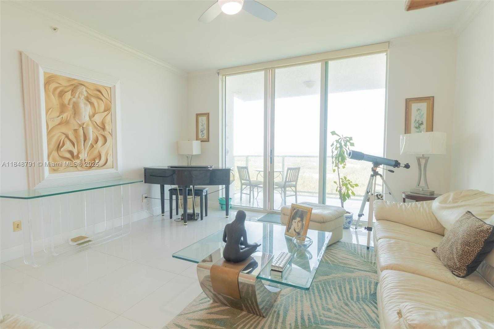 Small Image of 14951 ROYAL OAKS LN #2506, North Miami Number 22