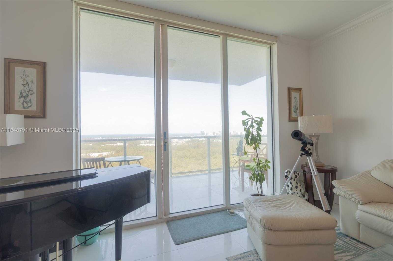 Small Image of 14951 ROYAL OAKS LN #2506, North Miami Number 25