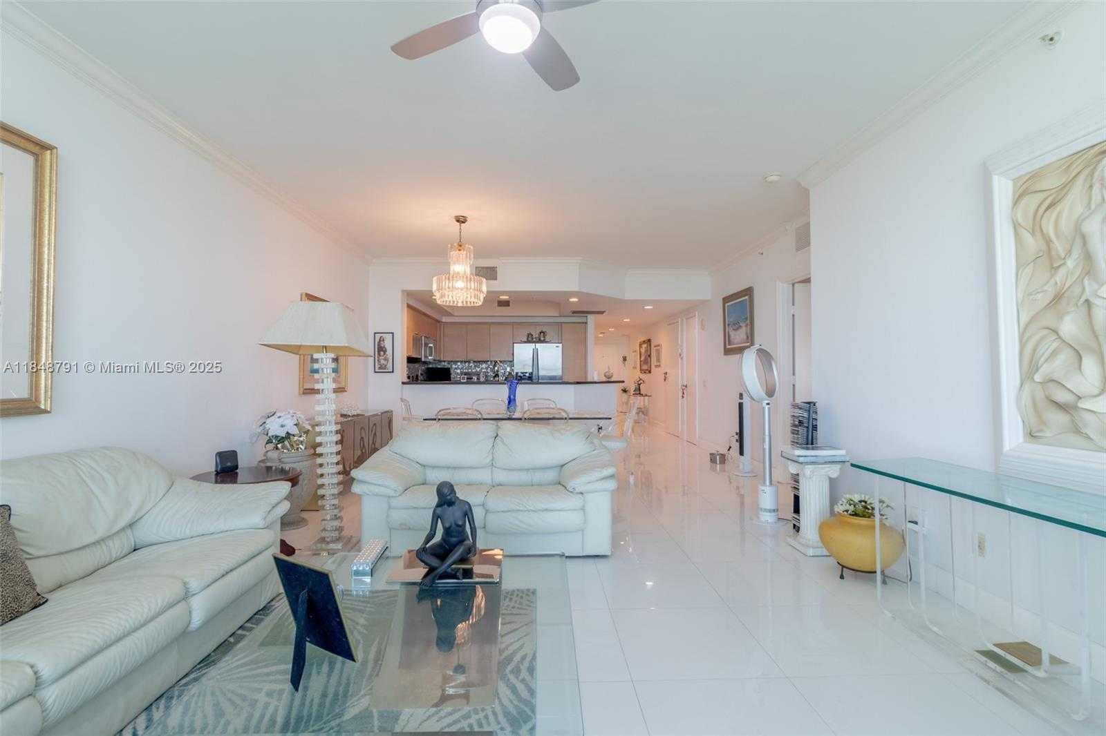 Small Image of 14951 ROYAL OAKS LN #2506, North Miami Number 26