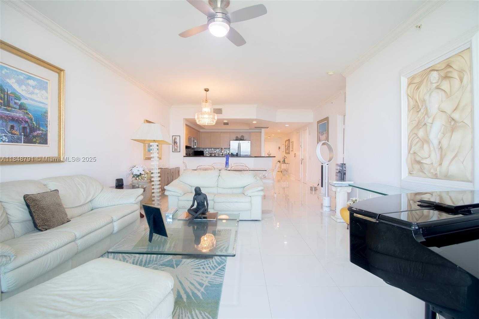 Small Image of 14951 ROYAL OAKS LN #2506, North Miami Number 27