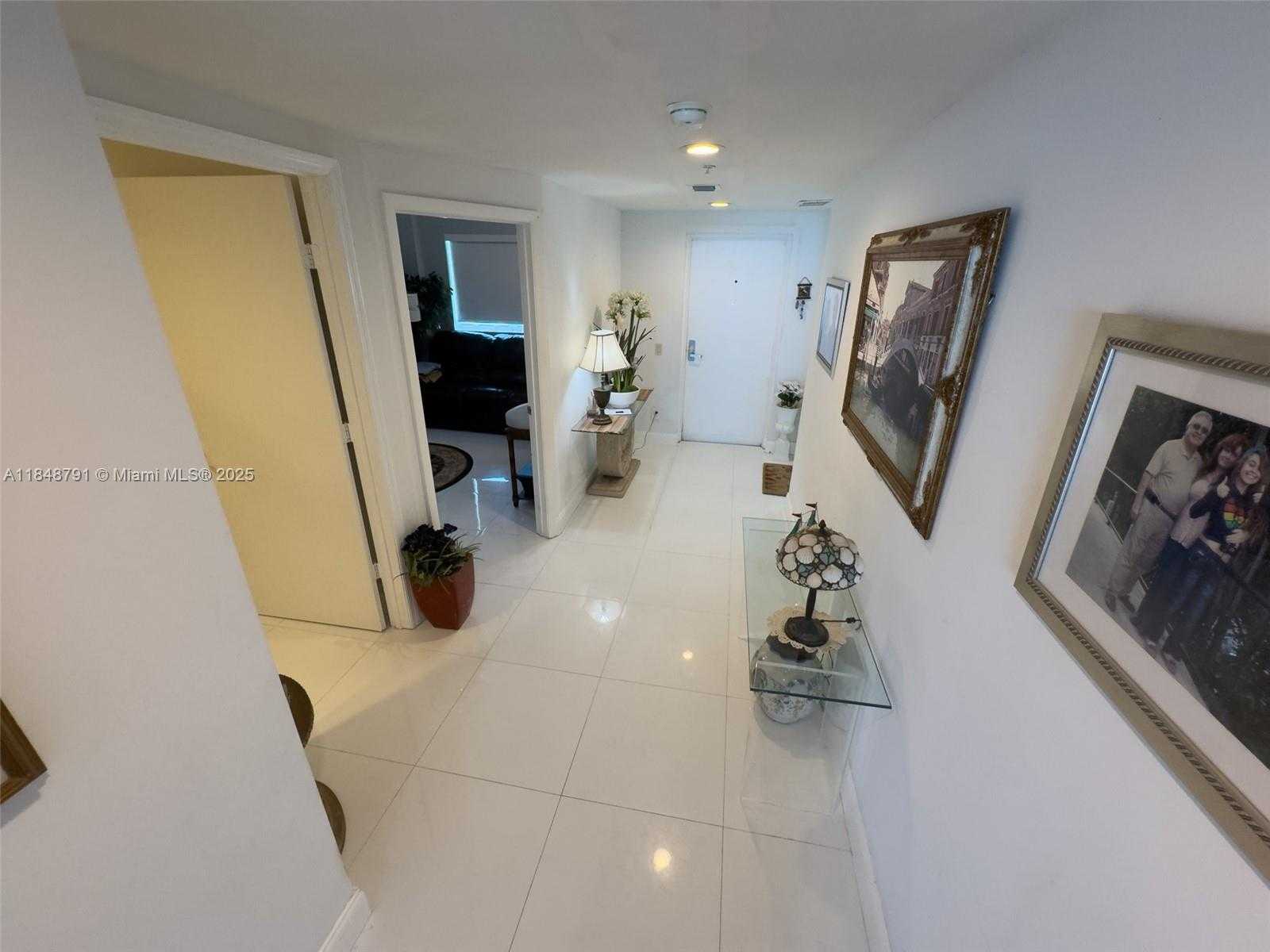 Small Image of 14951 ROYAL OAKS LN #2506, North Miami Number 28