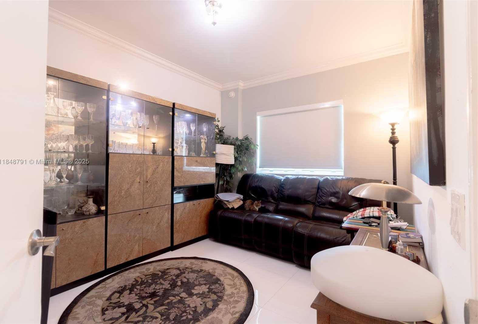 Small Image of 14951 ROYAL OAKS LN #2506, North Miami Number 29