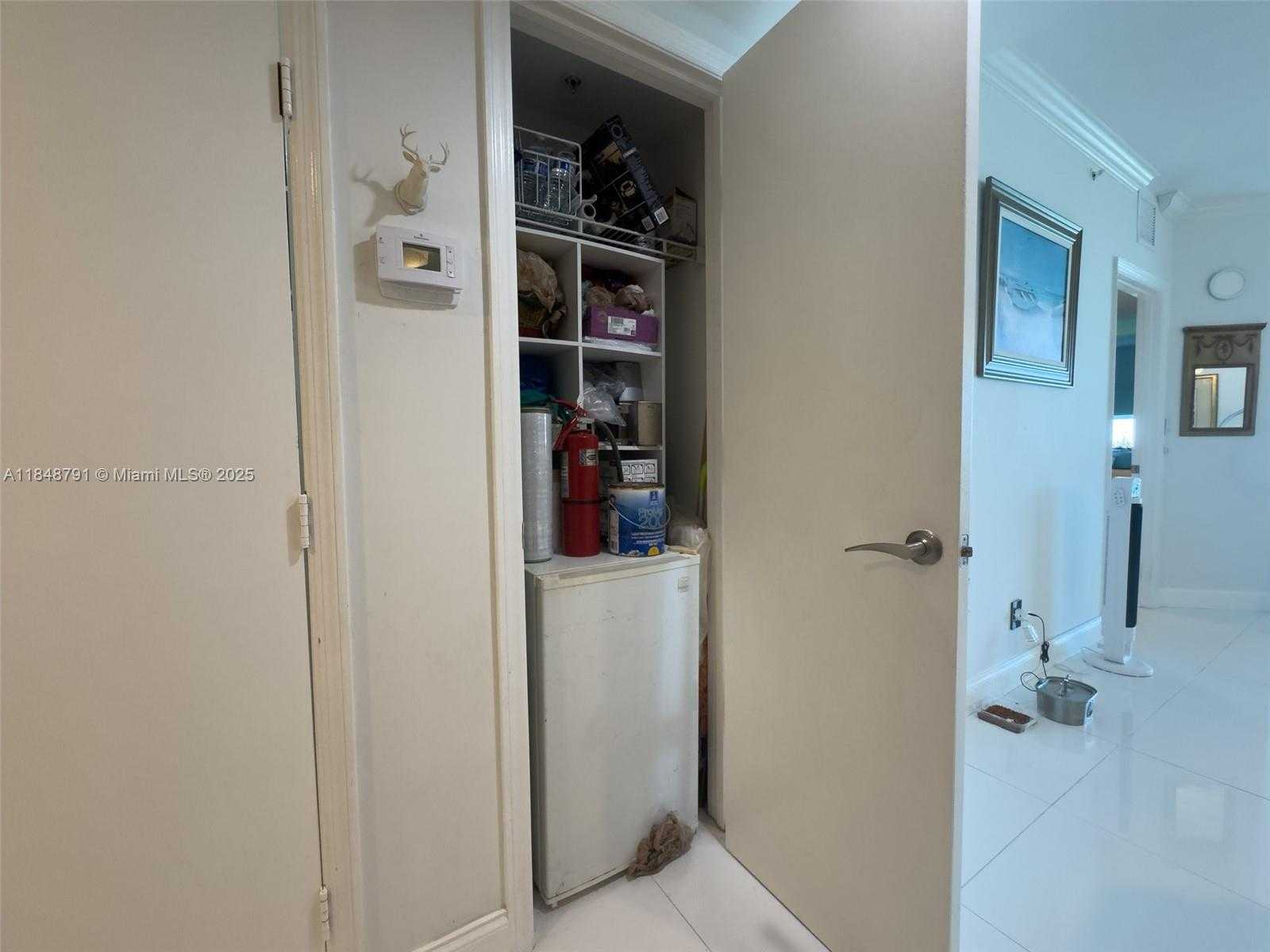 Small Image of 14951 ROYAL OAKS LN #2506, North Miami Number 31