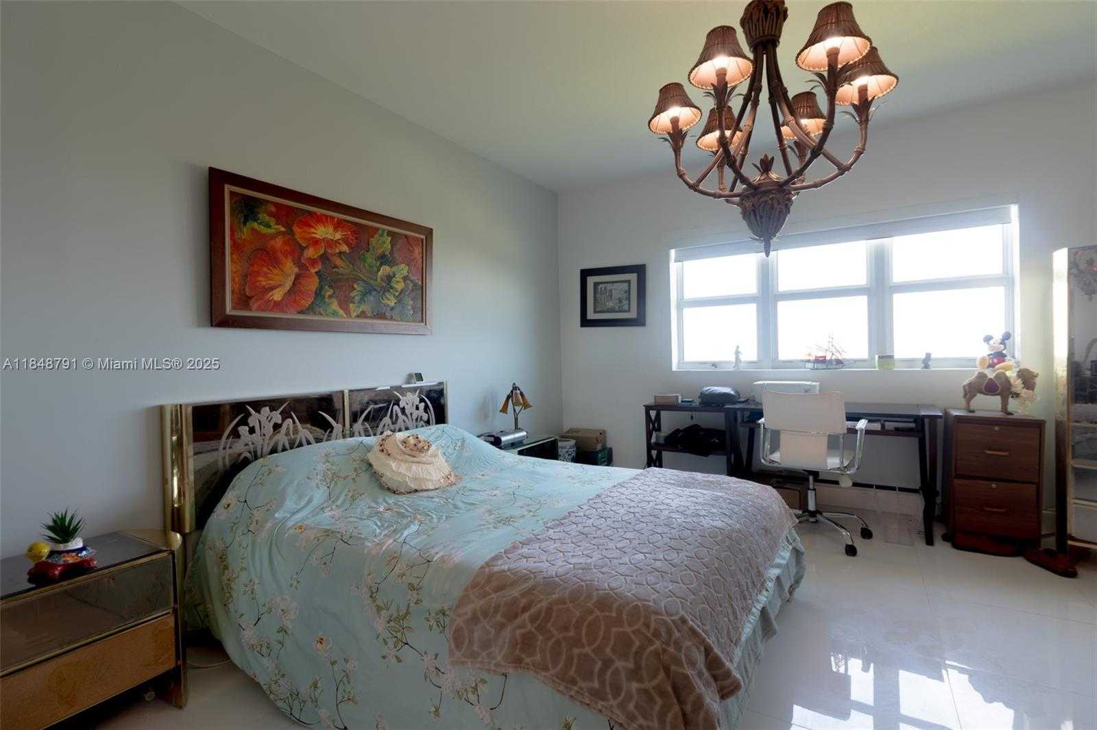 Small Image of 14951 ROYAL OAKS LN #2506, North Miami Number 37
