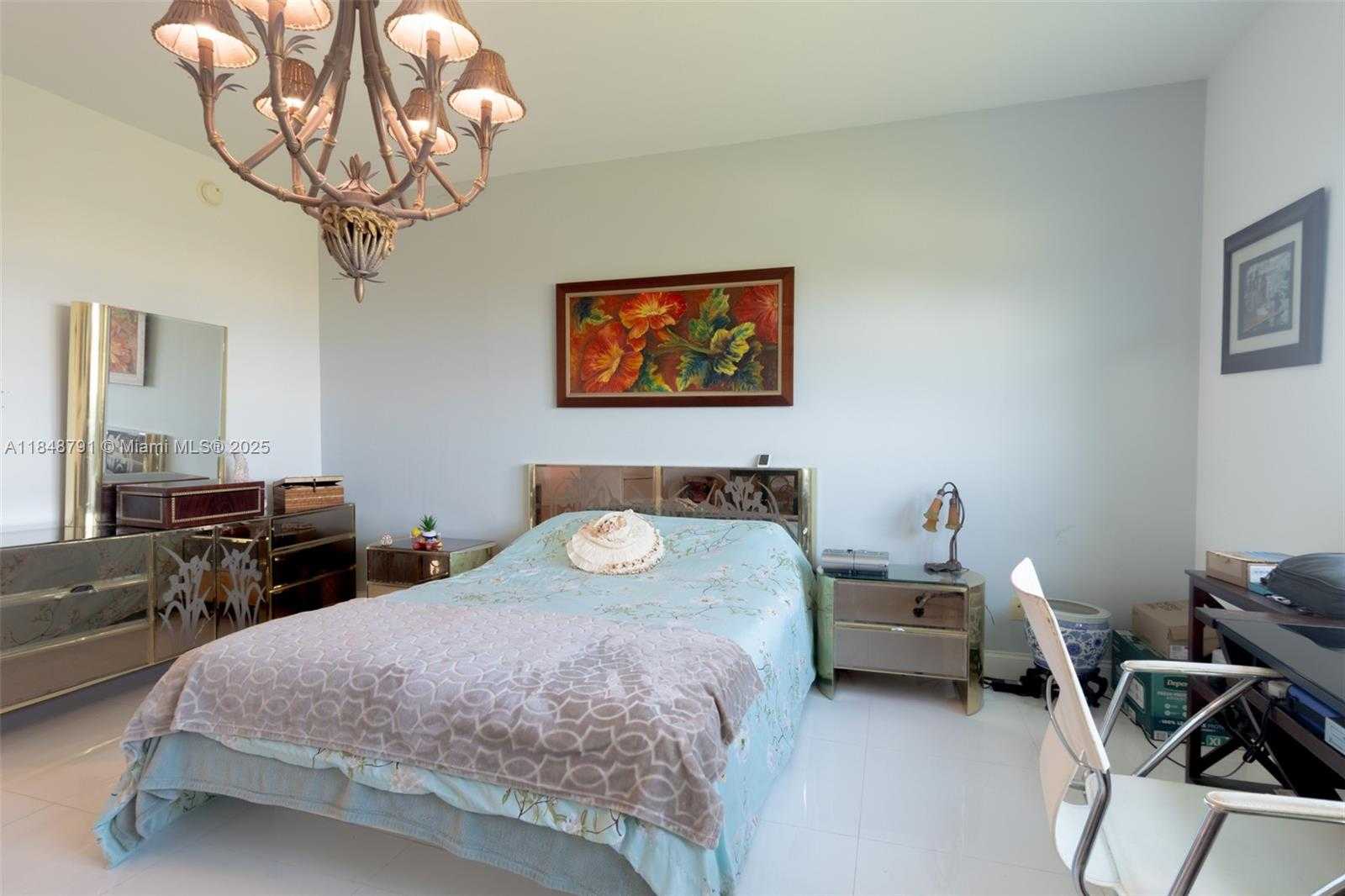 Small Image of 14951 ROYAL OAKS LN #2506, North Miami Number 41