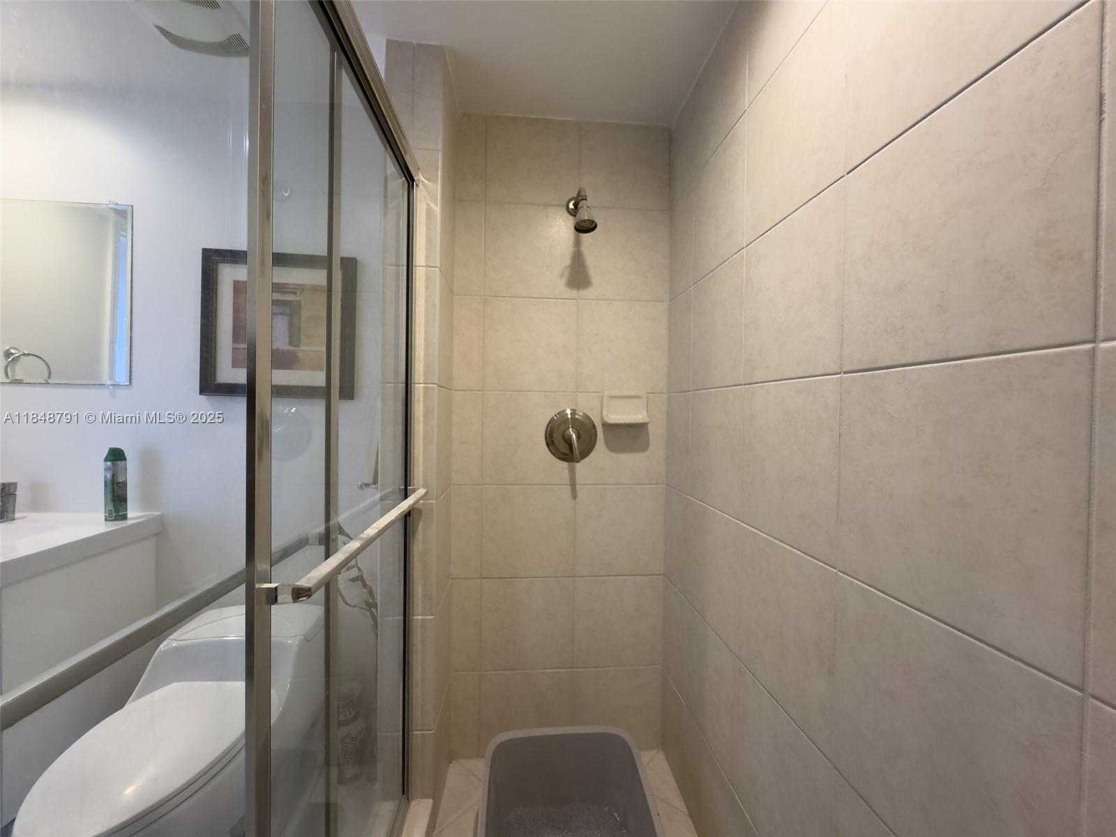 Small Image of 14951 ROYAL OAKS LN #2506, North Miami Number 45