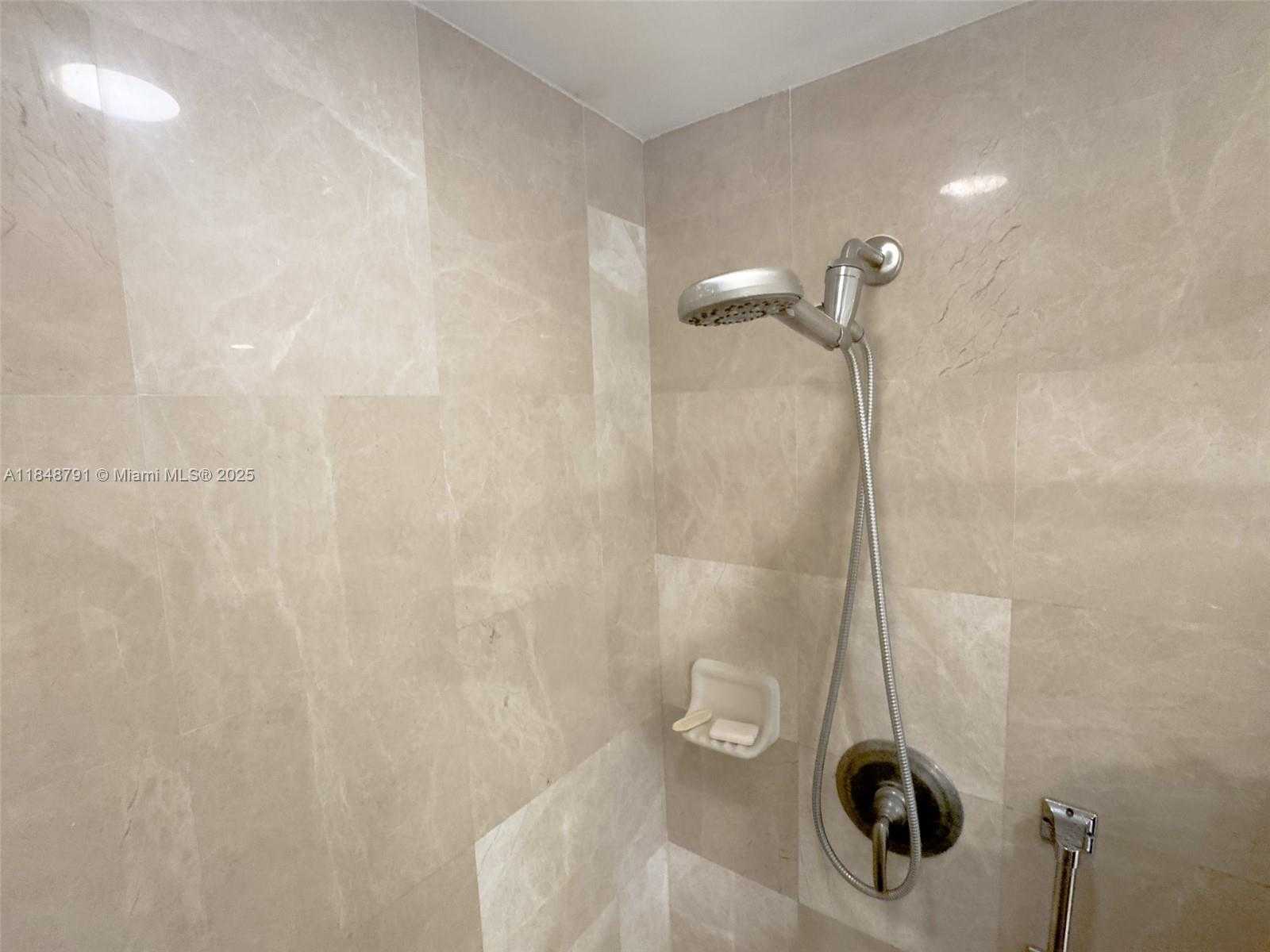 Small Image of 14951 ROYAL OAKS LN #2506, North Miami Number 47