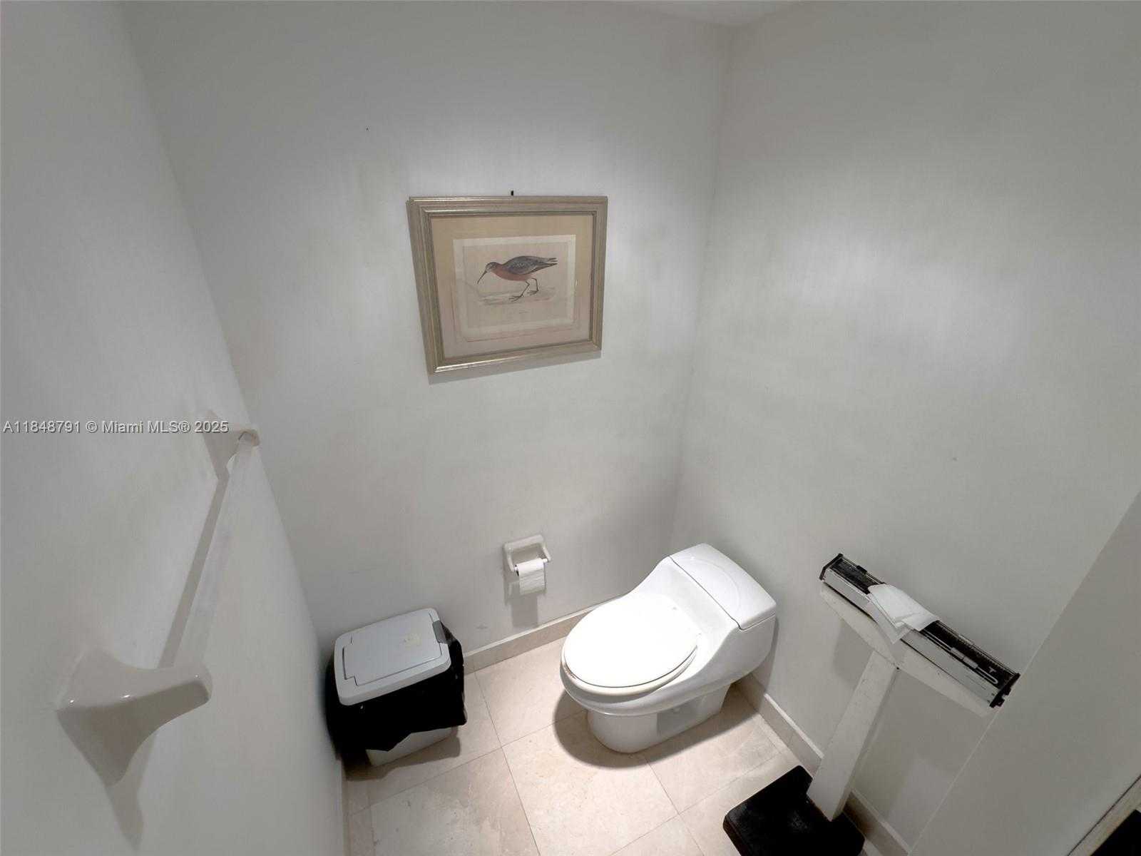 Small Image of 14951 ROYAL OAKS LN #2506, North Miami Number 48