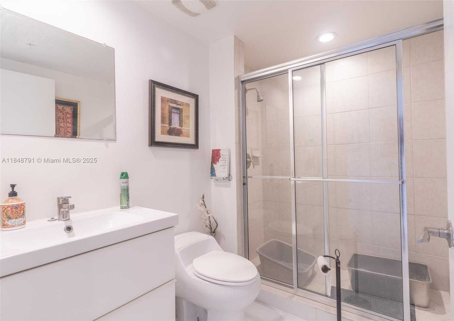 Small Image of 14951 ROYAL OAKS LN #2506, North Miami Number 53