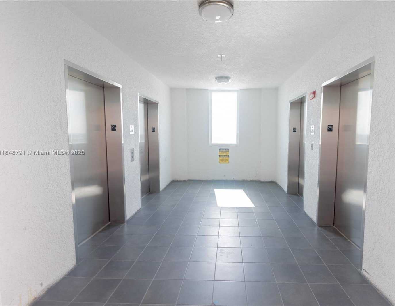 Small Image of 14951 ROYAL OAKS LN #2506, North Miami Number 59