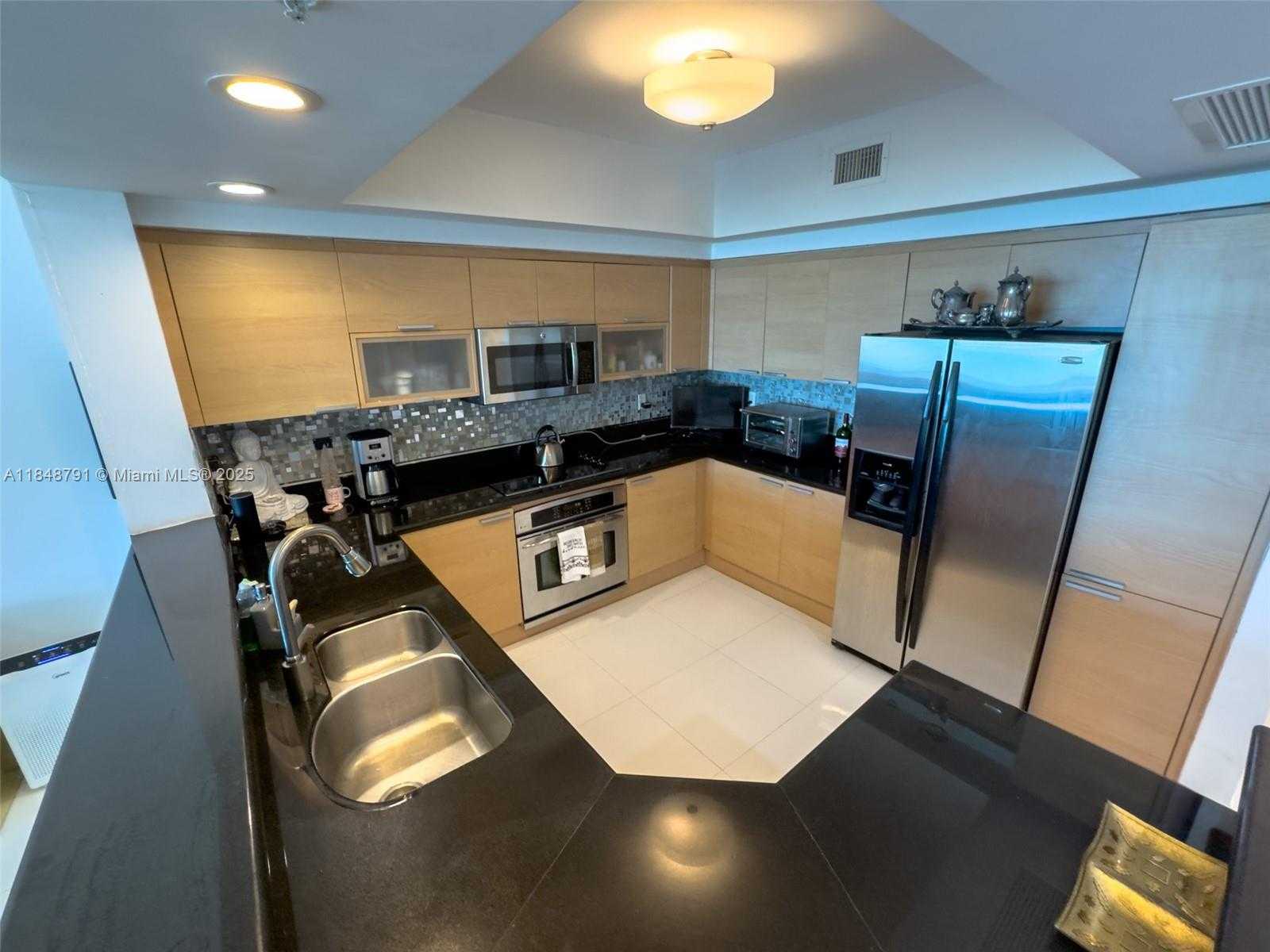 Small Image of 14951 ROYAL OAKS LN #2506, North Miami Number 6