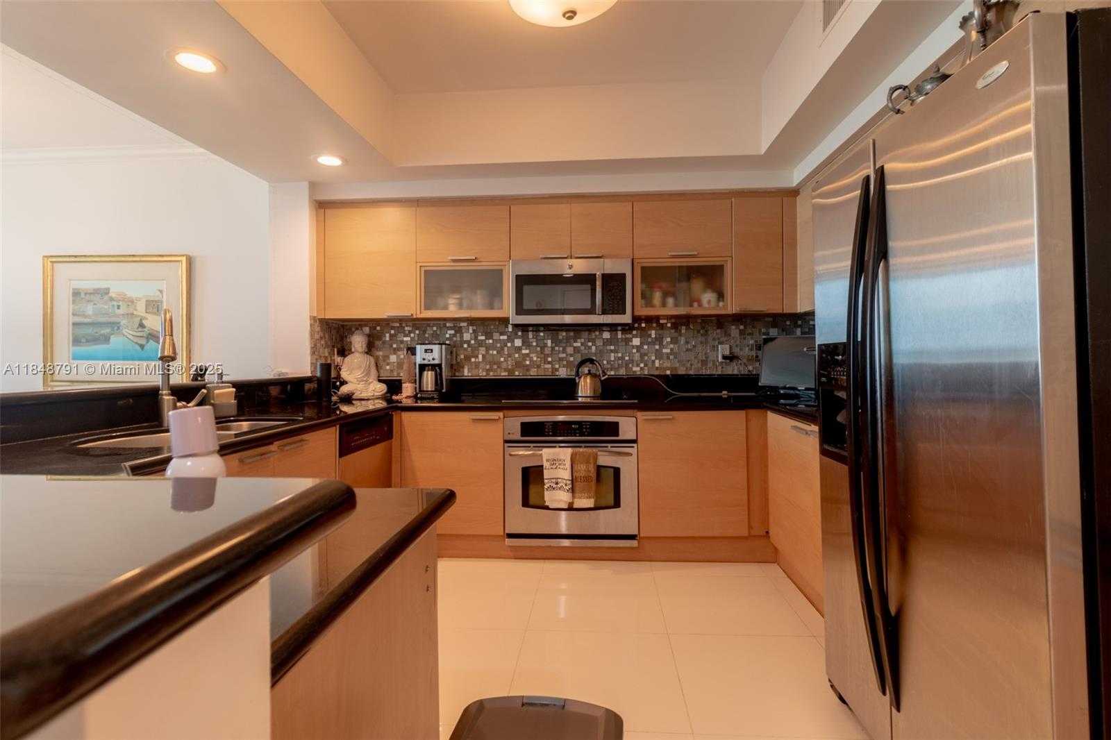 Small Image of 14951 ROYAL OAKS LN #2506, North Miami Number 7