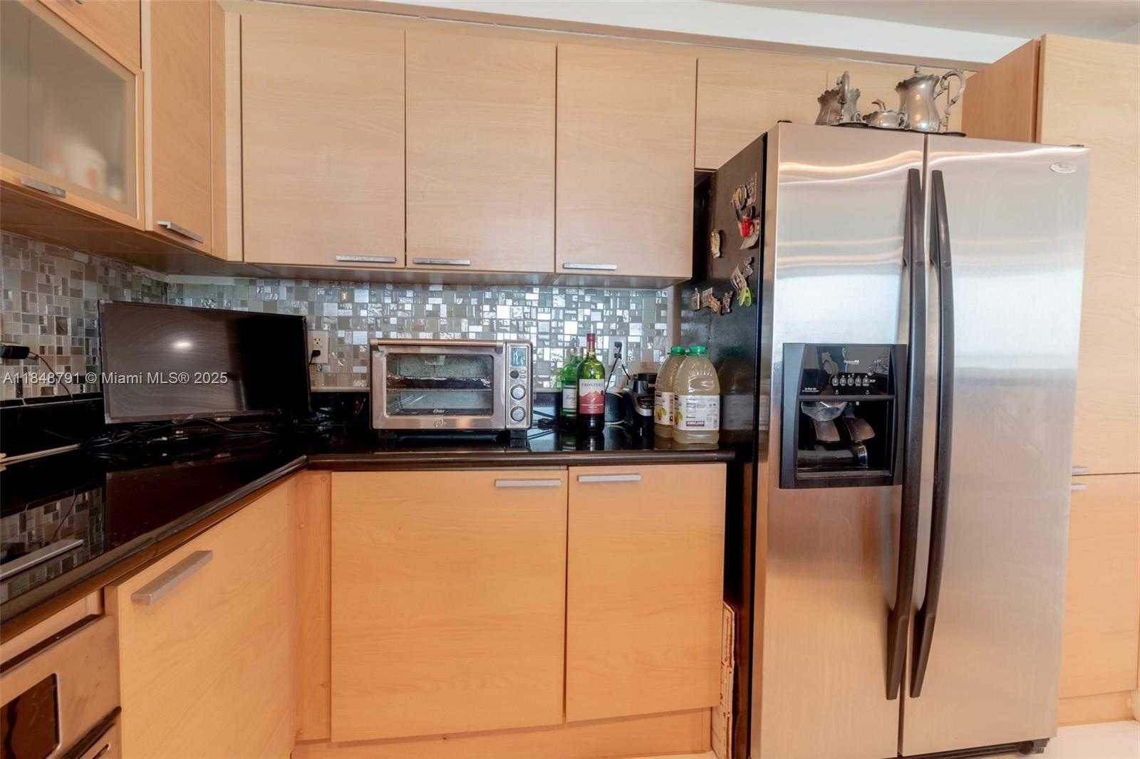 Small Image of 14951 ROYAL OAKS LN #2506, North Miami Number 8
