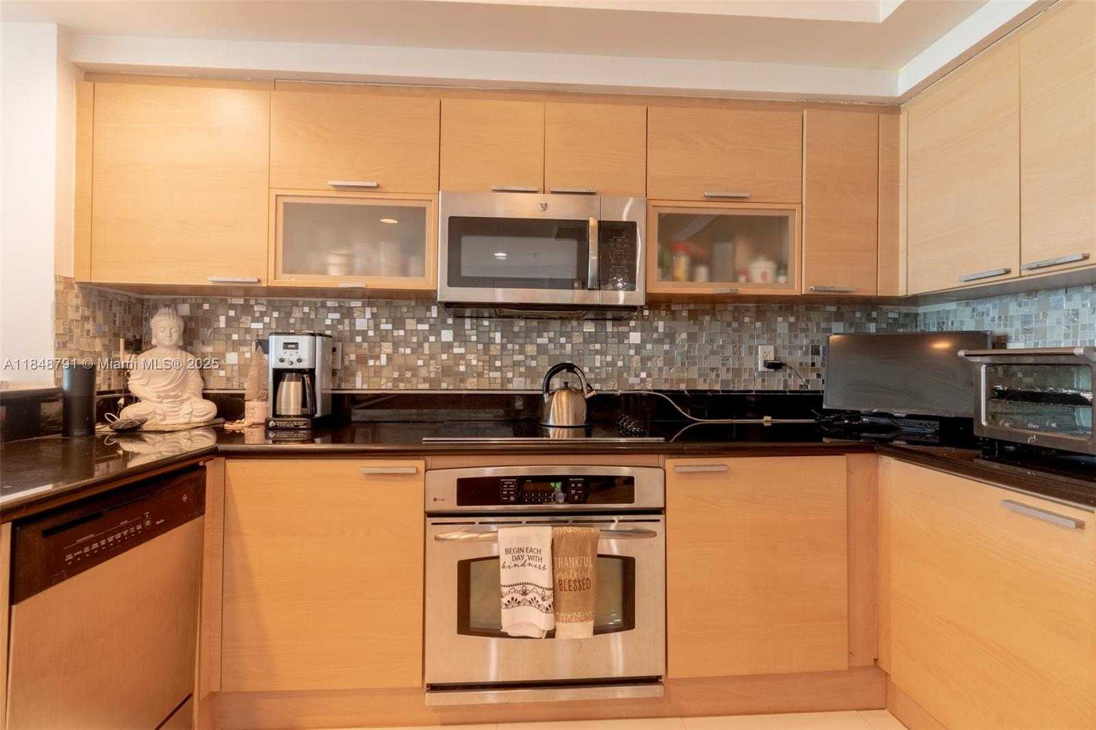 Small Image of 14951 ROYAL OAKS LN #2506, North Miami Number 9