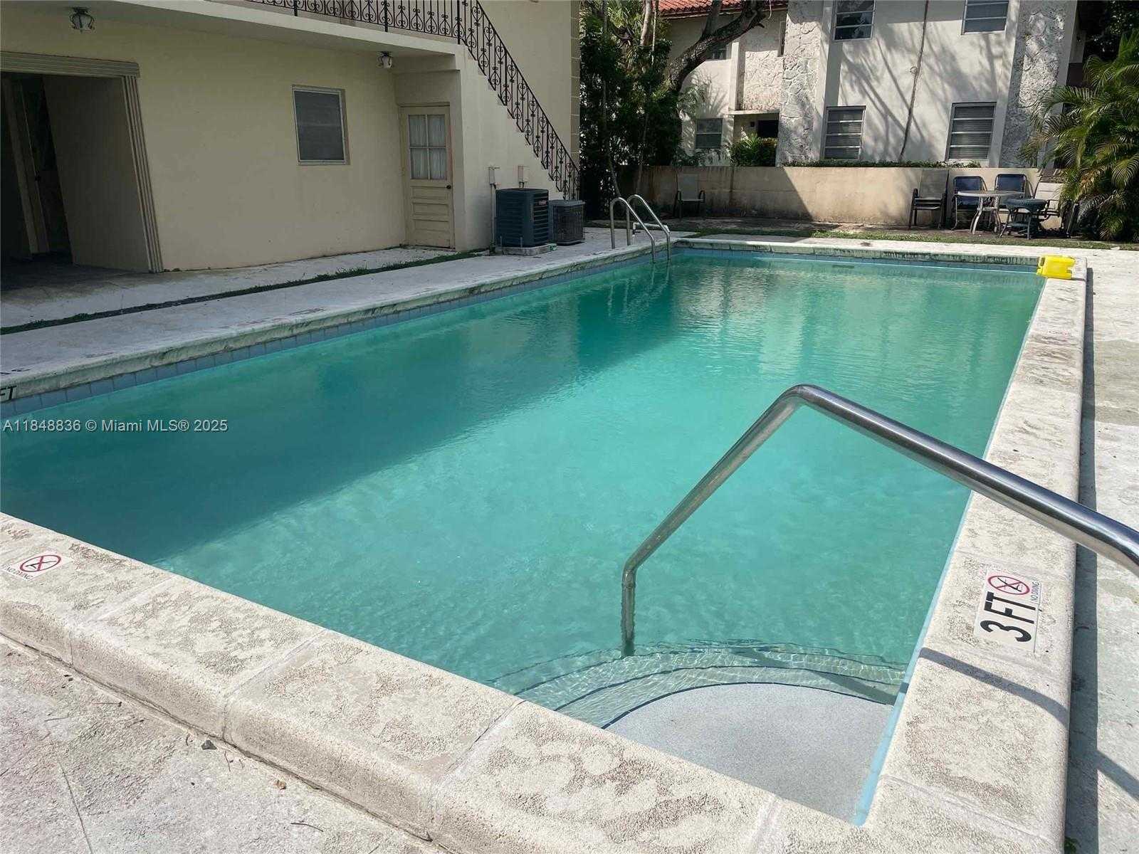 Small Image of 1239 MARIPOSA AVE #7, Coral Gables Number 3