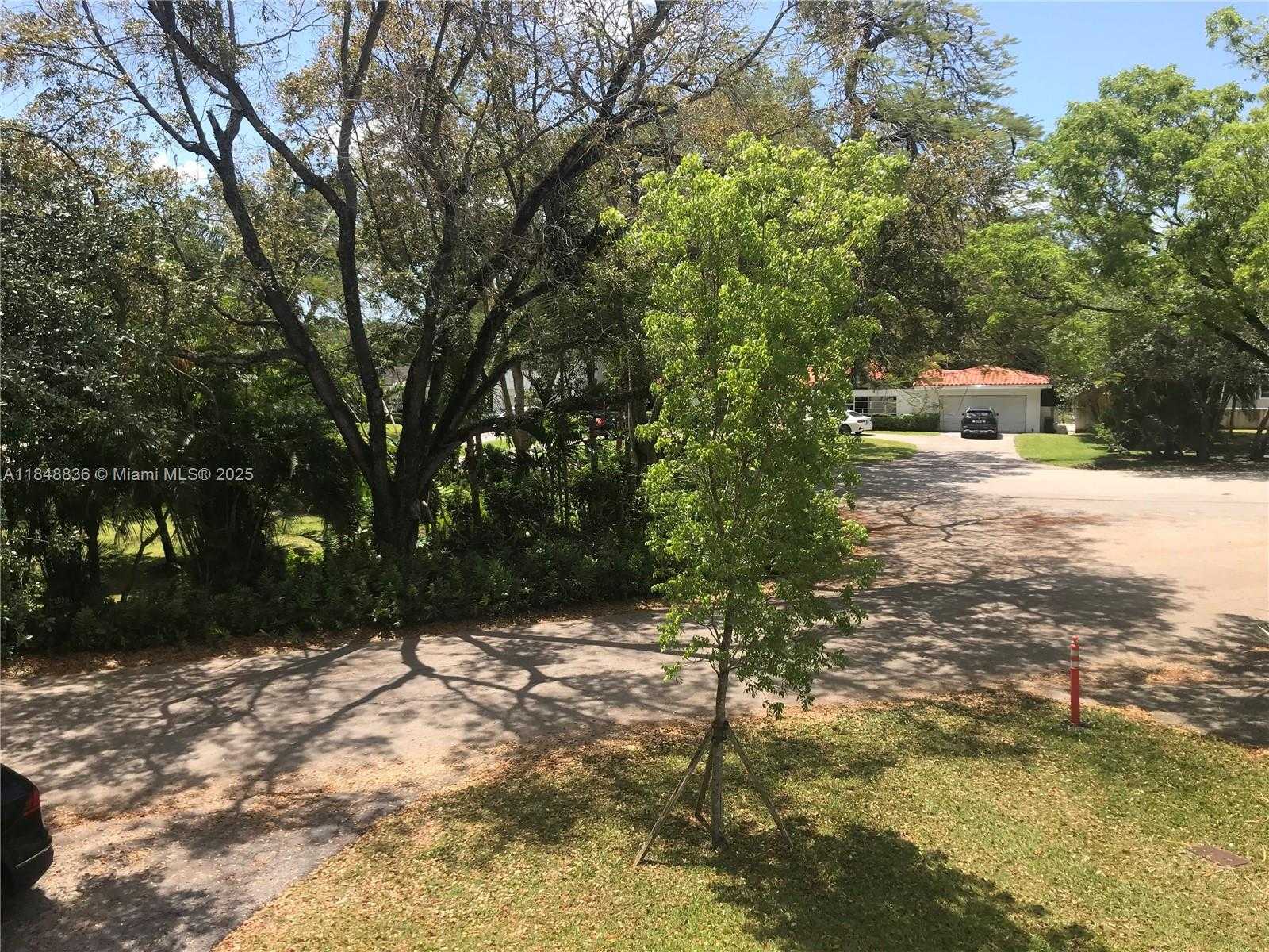 Small Image of 1239 MARIPOSA AVE #7, Coral Gables Number 6