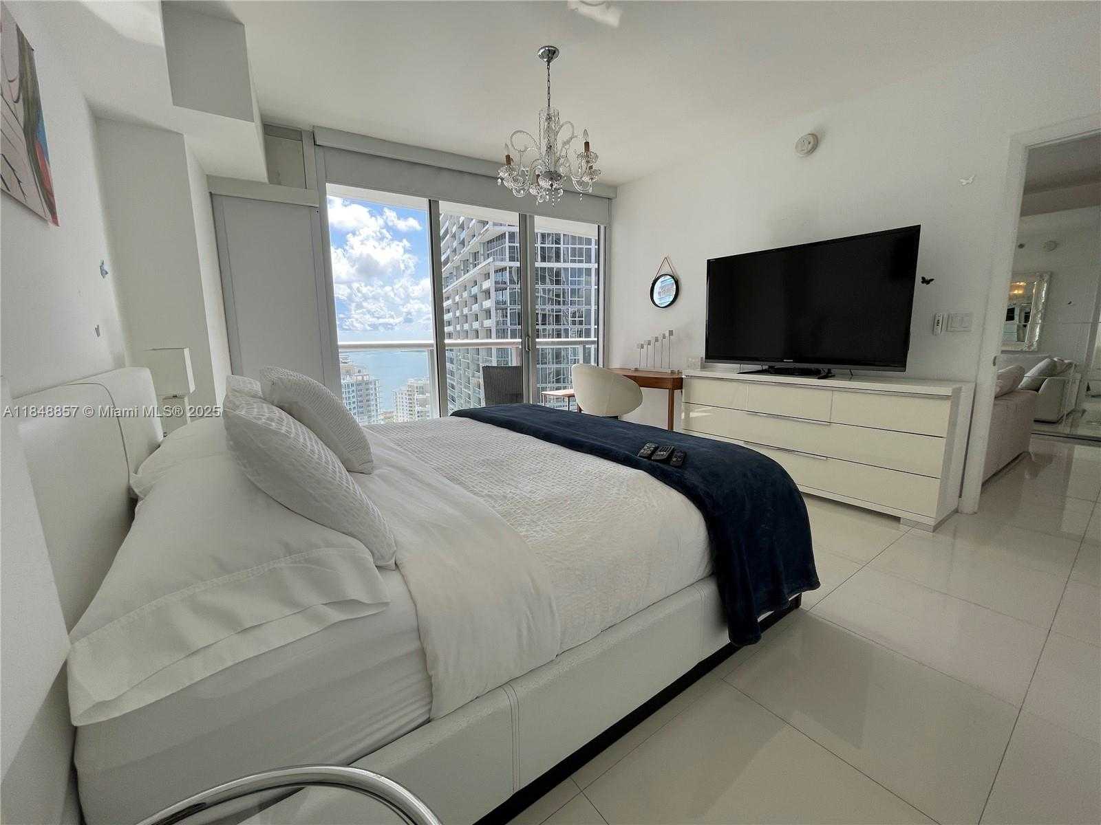 Small Image of 485 BRICKELL AVE #3711, Miami Number 12