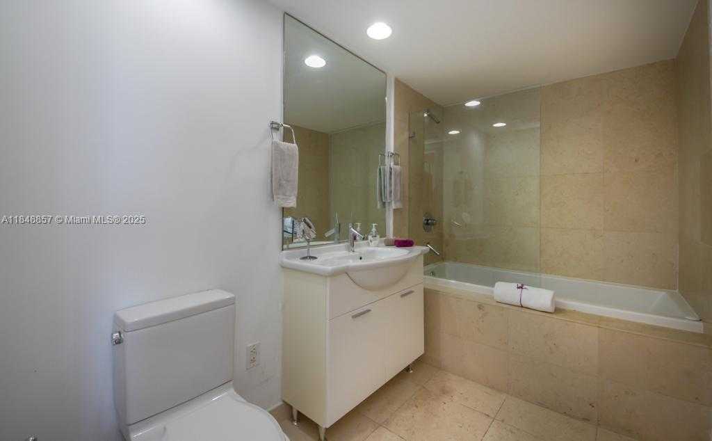 Small Image of 485 BRICKELL AVE #3711, Miami Number 13