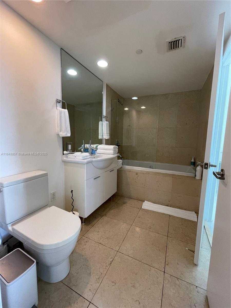 Small Image of 485 BRICKELL AVE #3711, Miami Number 14