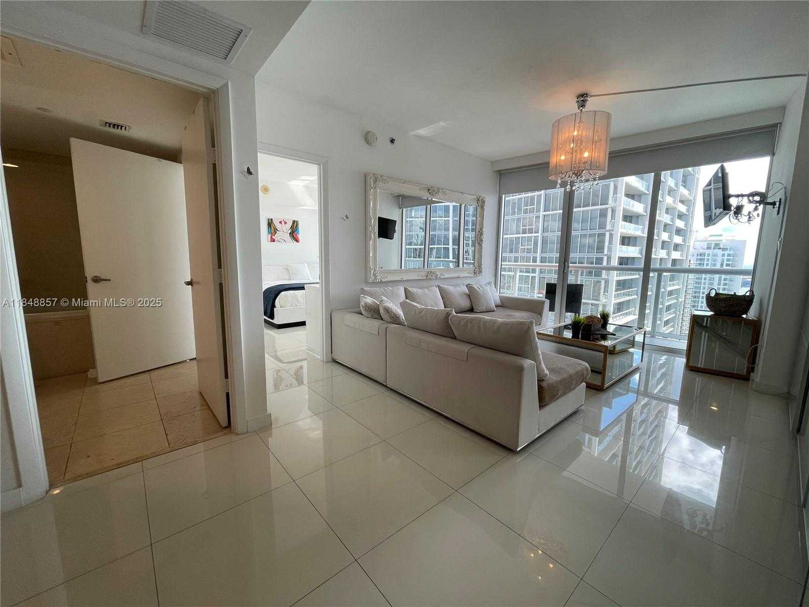 Small Image of 485 BRICKELL AVE #3711, Miami Number 4