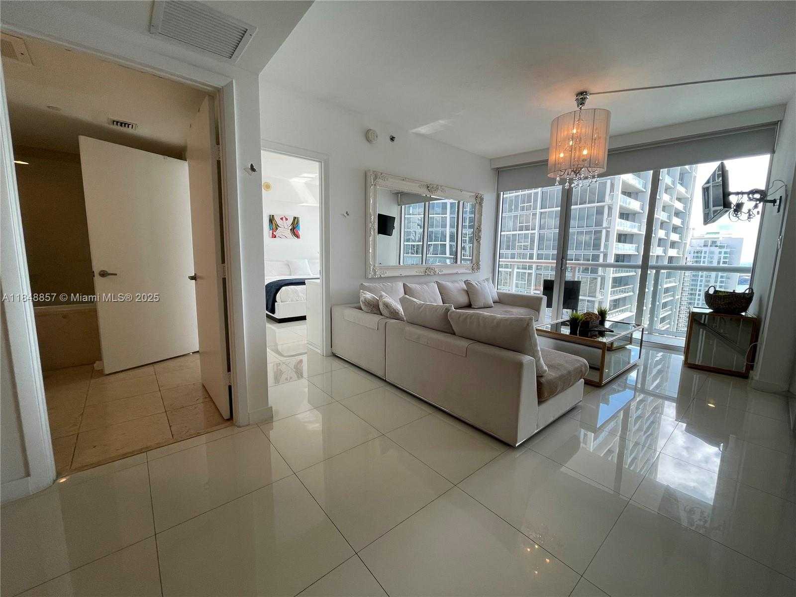Small Image of 485 BRICKELL AVE #3711, Miami Number 6