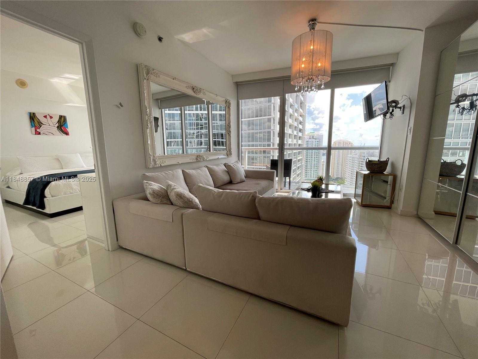 Small Image of 485 BRICKELL AVE #3711, Miami Number 7