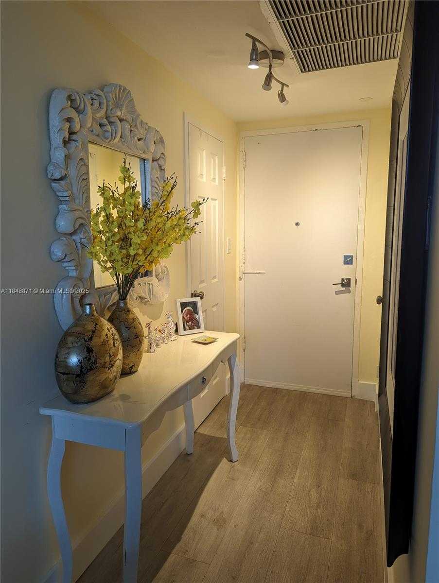 Small Image of 20 ISLAND AVE #101, Miami Beach Number 4