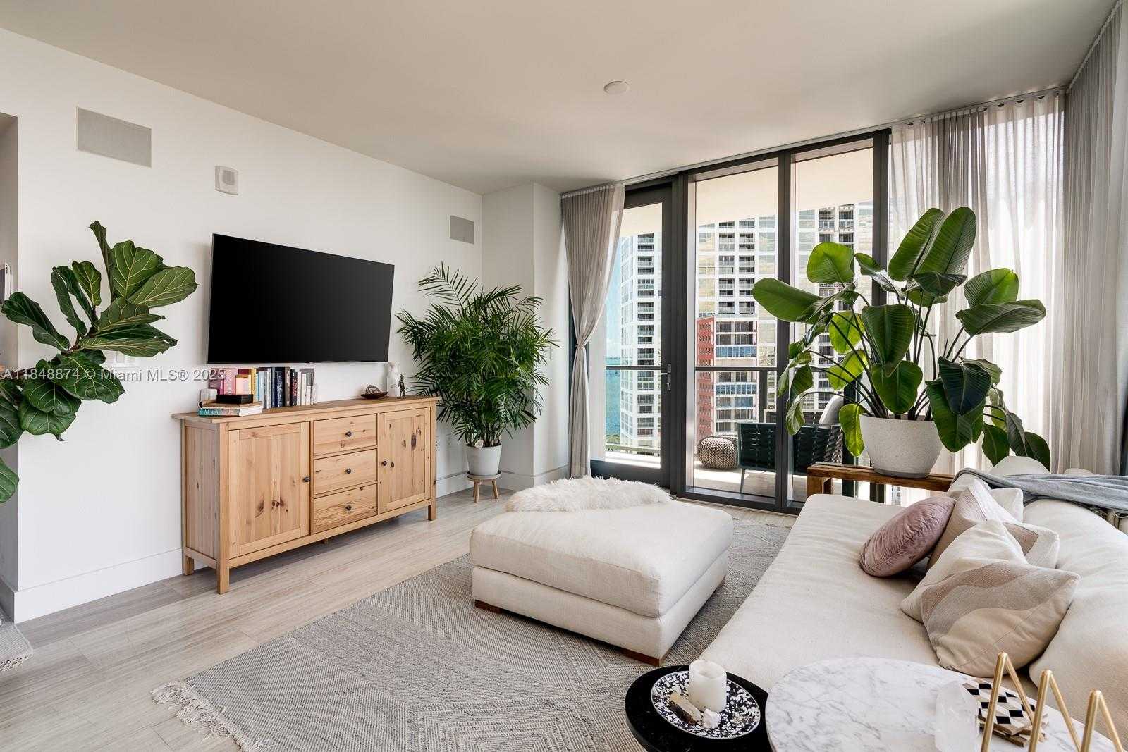 Small Image of 1451 BRICKELL AVE #1404, Miami Number 5
