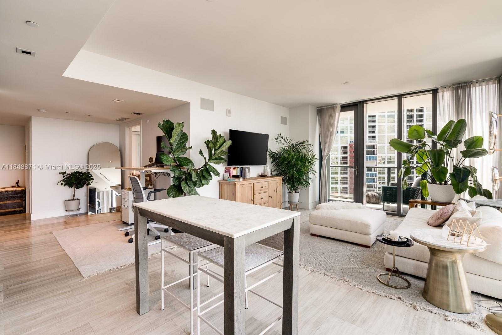 Small Image of 1451 BRICKELL AVE #1404, Miami Number 6