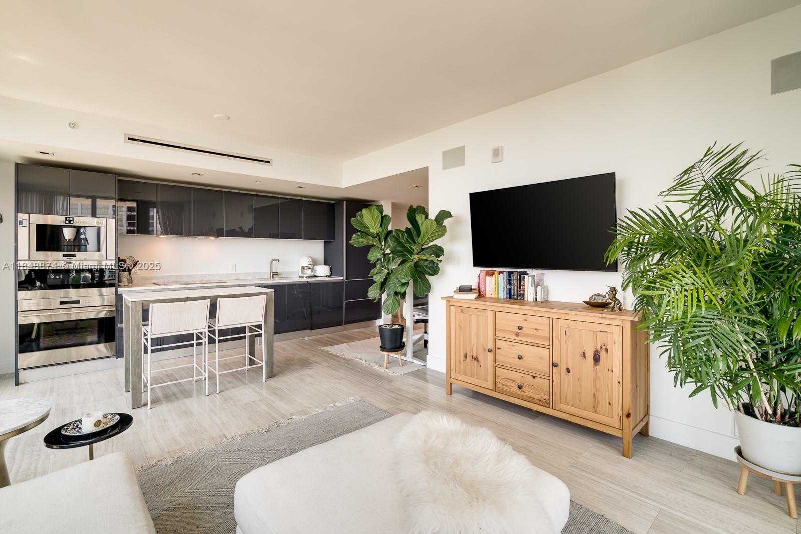 Small Image of 1451 BRICKELL AVE #1404, Miami Number 7