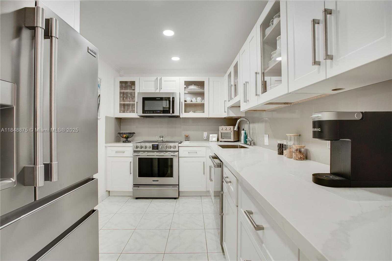 Small Image of 20301 WEST COUNTRY CLUB DRIVE #526, Aventura Number 4